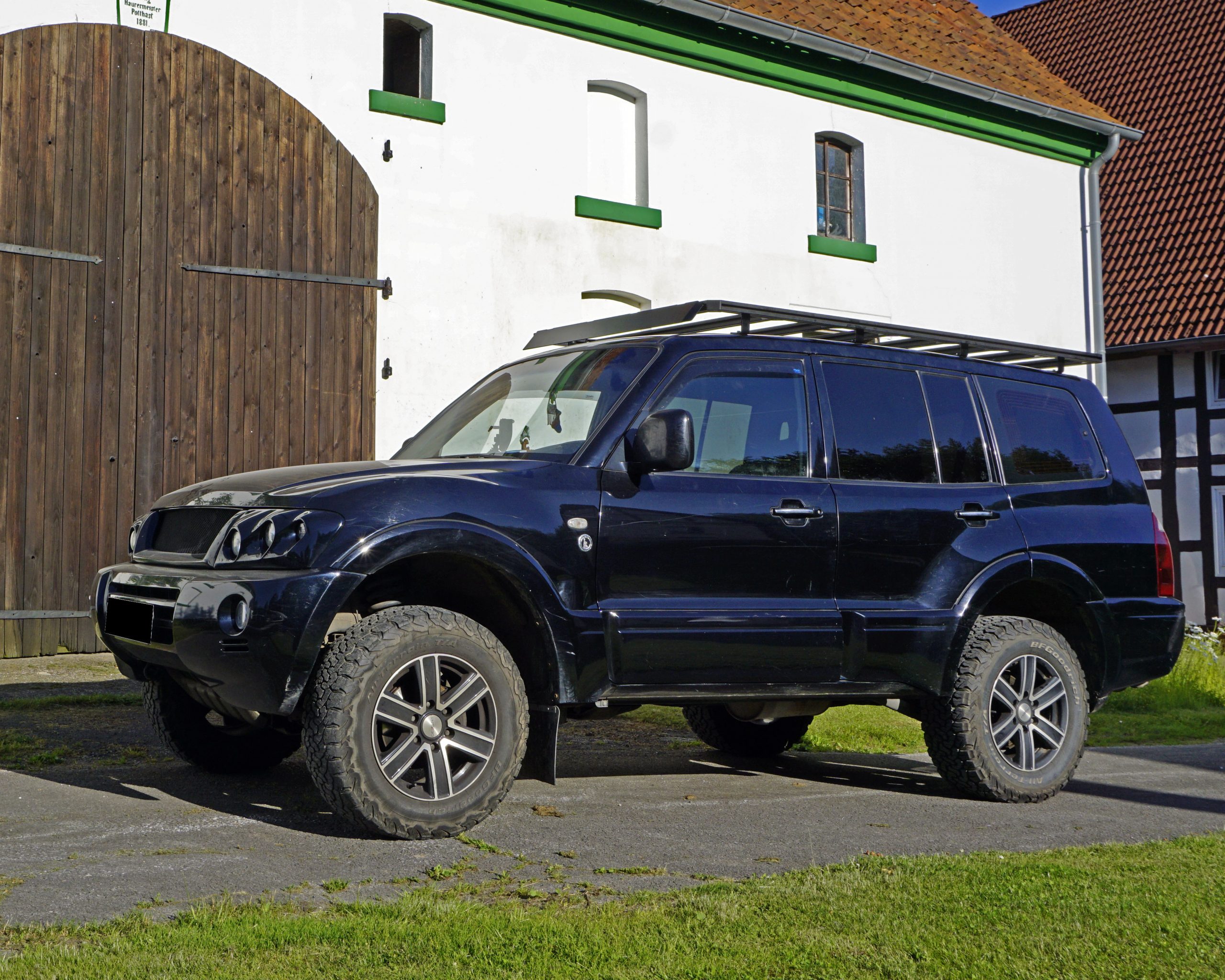 Mitsubishi pajero v60